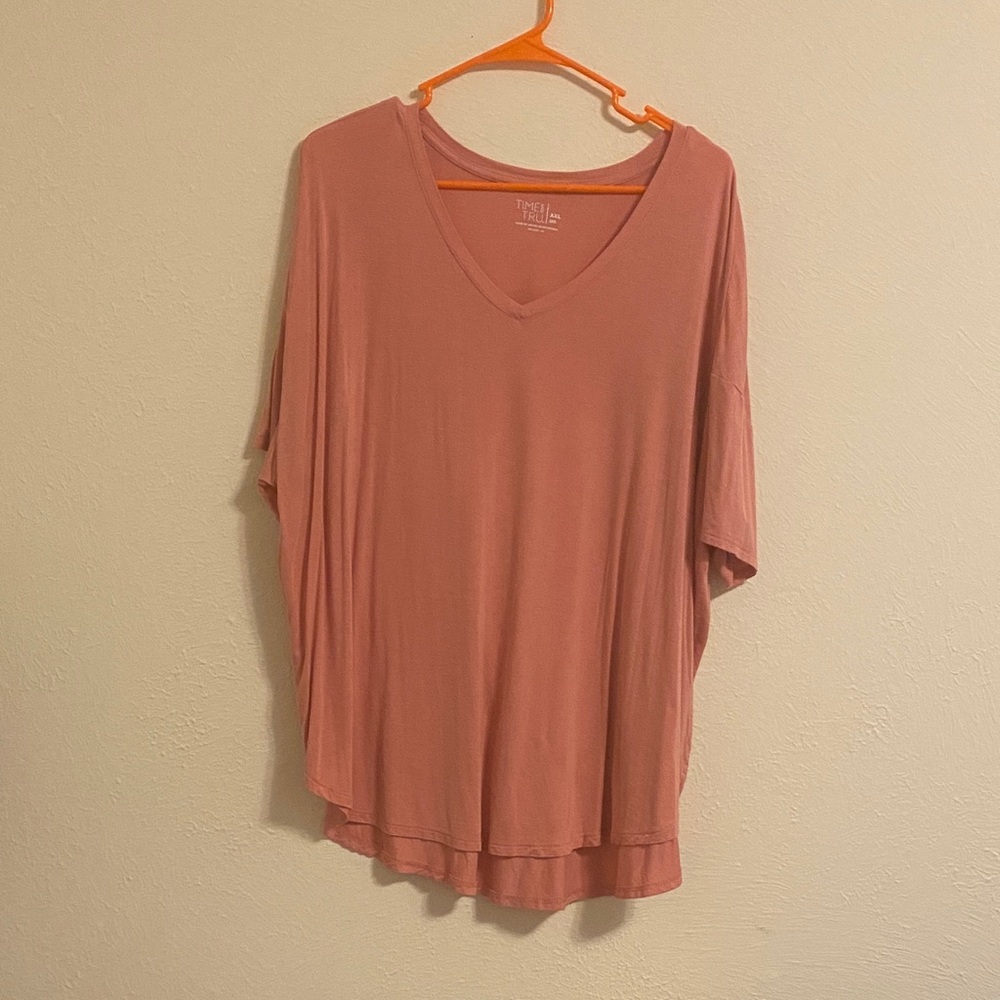 Time and Tru Relaxed V-Neck Short Sleeve Top in Dusty Rose